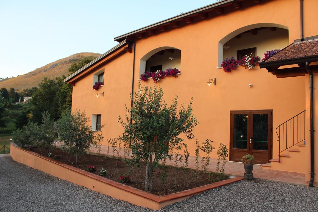 Agriturismo L'Ulivo Padula Kültér fotó